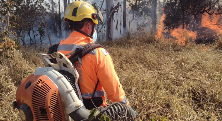 12º BBM combate incêndios florestais em Lagoa Formosa, Patos de Minas e Varjão de Minas 12º BBM combate incêndios florestais em Lagoa Formosa, Patos de Minas e Varjão de Minas