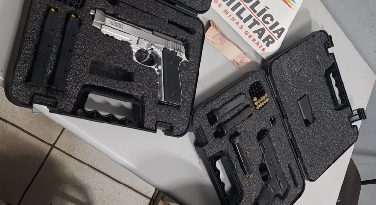 Patos de Minas - Polícia Militar apreende pistolas após ameaças em boate no bairro Jardim Paulistano Patos de Minas - Polícia Militar apreende pistolas após ameaças em boate no bairro Jardim Paulistano