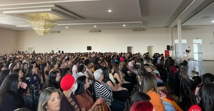 Patos de Minas - 10º Encontro das Consagradas à Maria reúne mais de 800 mulheres Patos de Minas - 10º Encontro das Consagradas à Maria reúne mais de 800 mulheres
