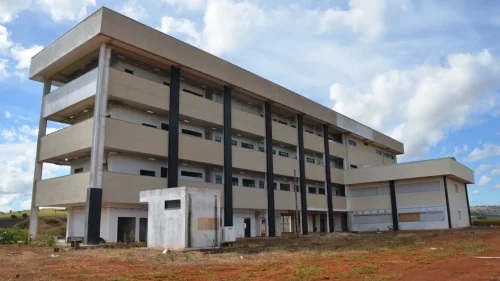 Construção do Campus da UFU em Patos de Minas tem obras retomadas após mais de uma década de espera Construção do Campus da UFU em Patos de Minas tem obras retomadas após mais de uma década de espera