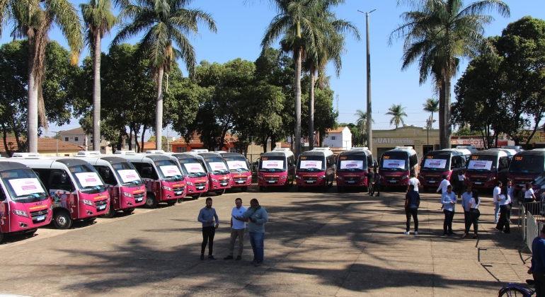 Lagoa Formosa - CISALP entrega 15 ônibus do Programa Transporta SUS para municípios conveniados do consórcio 