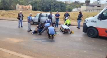 Motociclista de 19 anos sofre fratura e escoriações após acidente na Rua Vereador João Pacheco em Patos de Minas Motociclista de 19 anos sofre fratura e escoriações após acidente na Rua Vereador João Pacheco em Patos de Minas