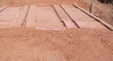 Prefeitura de Lagoa Formosa finaliza construção de ponte na região de Água Limpa