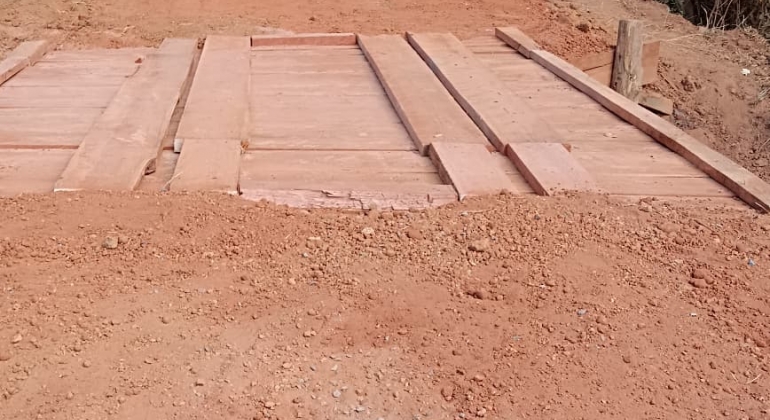 Prefeitura de Lagoa Formosa finaliza construção de ponte na região de Água Limpa