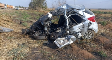Motorista morre em colisão entre carro e bitrem na BR-365, em Patrocínio Motorista morre em colisão entre carro e bitrem na BR-365, em Patrocínio