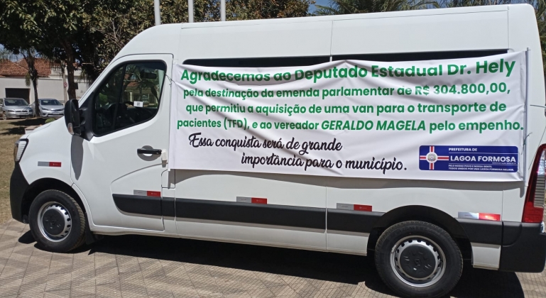 Prefeitura de Lagoa Formosa recebe Van que será usada pela Secretaria de Saúde para transporte de pacientes  
