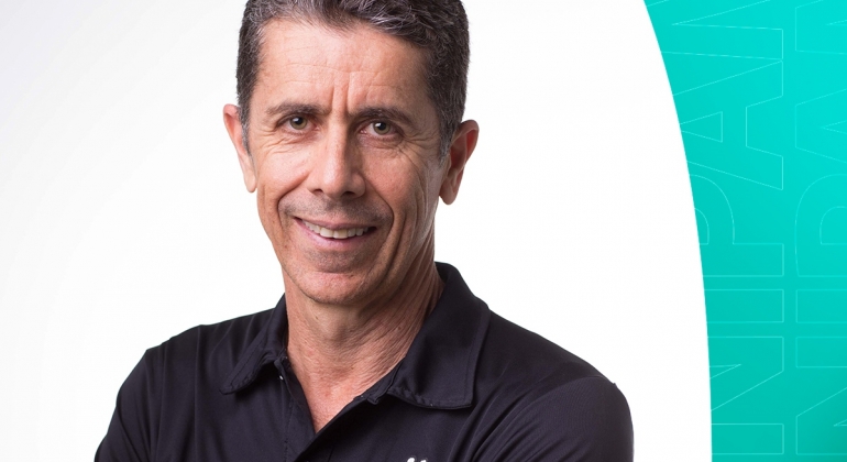 Professor de Educação Física do UNIPAM publica livro sobre a crise do futebol brasileiro