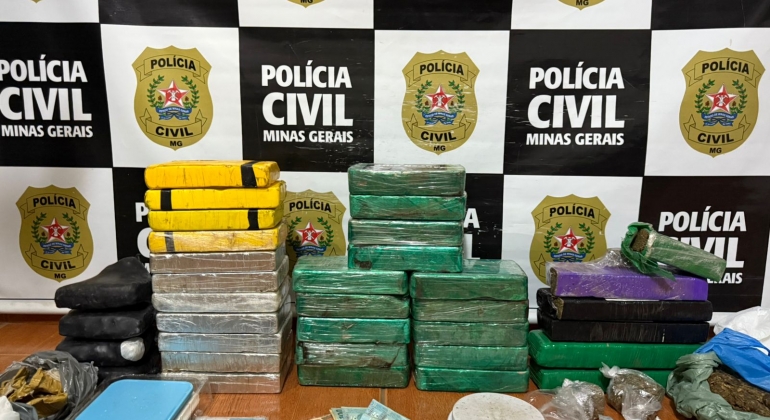 Operação conjunta das Polícias Civil e Militar combate tráfico, apreende drogas e prende suspeitos em Patos de Minas Operação conjunta das Polícias Civil e Militar combate tráfico, apreende drogas e prende suspeitos em Patos de Minas