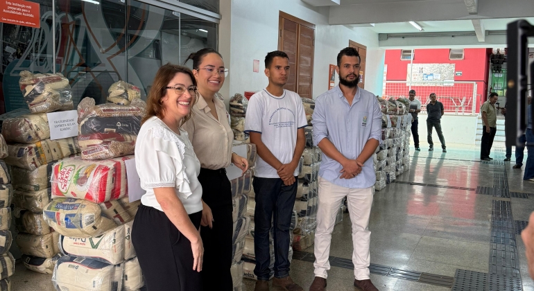 Alunos do UNIPAM entregam cerca de cinco toneladas de alimentos a entidades sociais da região Alunos do UNIPAM entregam cerca de cinco toneladas de alimentos a entidades sociais da região