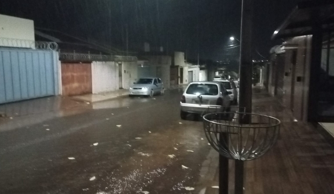 Após longo período de estiagem volta a chover na cidade Lagoa Formosa amenizando o calor e a  baixa umidade do ar