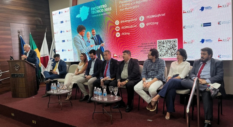 Presidente do Tribunal de Contas de Minas participa de Encontro Técnico com a presença de prefeitos da região