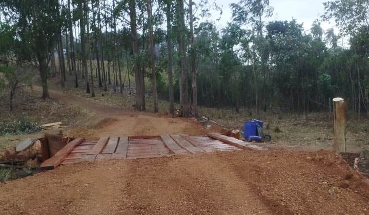 Prefeitura de Lagoa Formosa finaliza construção de mais uma ponte no município; desta vez na região de “Zangado”