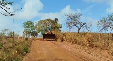 Prefeitura de Lagoa Formosa realiza trabalhos de manutenção e recuperação na estrada que dá acesso às comunidades de Ilha e Mutuca Prefeitura de Lagoa Formosa realiza trabalhos de manutenção e recuperação na estrada que dá acesso às comunidades de Ilha e Mutuca