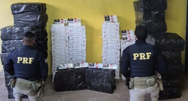 Patos de Minas – PRF apreende veículo carregado com 25 mil maços de cigarros contrabandeados Patos de Minas – PRF apreende veículo carregado com 25 mil maços de cigarros contrabandeados