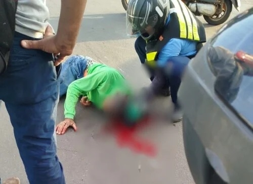 Patos de minas - Idoso tem traumatismo craniano após acidente entre bicicleta e moto na Rua Major Gote