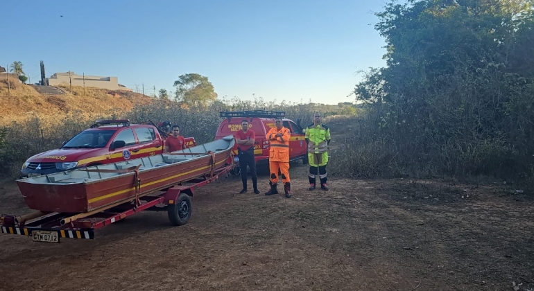 Homem que passeava de caiaque no Rio Paranaíba encontra corpo em estado avançado de decomposição 
