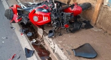 Patos de Minas - Motociclista fica ferido em colisão com ônibus no cruzamento da Rua São Geraldo Patos de Minas - Motociclista fica ferido em colisão com ônibus no cruzamento da Rua São Geraldo