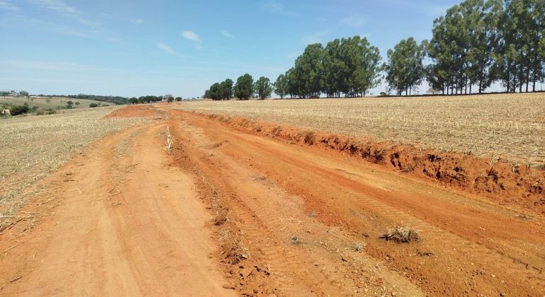 Prefeitura de Lagoa Formosa continua os trabalhos de manutenção e recuperação das estradas vicinais do município