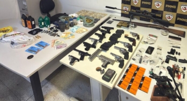 Polícia Militar apreende 15 armas de fogo e centenas de munições em operação em Patrocínio Polícia Militar apreende 15 armas de fogo e centenas de munições em operação em Patrocínio