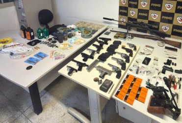 Polícia Militar apreende 15 armas de fogo e centenas de munições em operação em Patrocínio