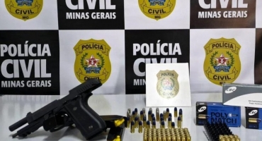 Polícia Civil apreende arma de fogo em Carmo do Paranaíba durante investigação relacionada a caso de violência doméstica Polícia Civil apreende arma de fogo em Carmo do Paranaíba durante investigação relacionada a caso de violência doméstica