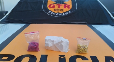 Serra do Salitre - Mulher é presa com cocaína e 200 comprimidos de ecstasy durante Operação “Última Parada” Serra do Salitre - Mulher é presa com cocaína e 200 comprimidos de ecstasy durante Operação “Última Parada”