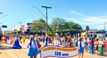 Carmo do Paranaíba - Aniversário de 138 anos é comemorado com desfile cívico marcado por cultura, alegria e tradição