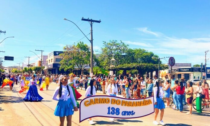 Carmo do Paranaíba - Aniversário de 138 anos é comemorado com desfile cívico marcado por cultura, alegria e tradição