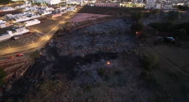 Incêndio em Patos de Minas consome 19 hectares de vegetação no bairro Alto Caiçaras Incêndio em Patos de Minas consome 19 hectares de vegetação no bairro Alto Caiçaras