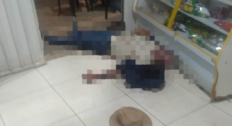 Idoso de 90 anos atira na cabeça de homem por motivo banal em Carmo do Paranaíba Idoso de 90 anos atira na cabeça de homem por motivo banal em Carmo do Paranaíba