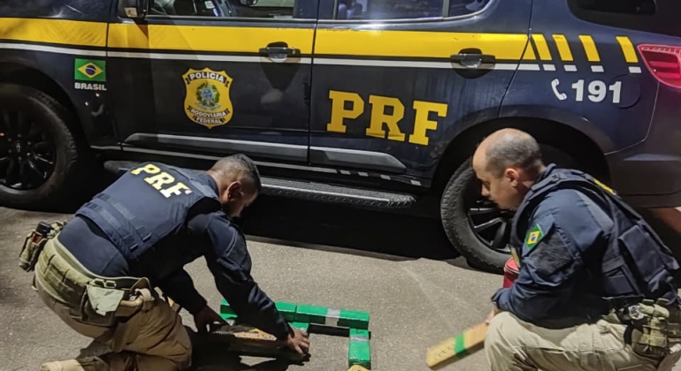 Homem é preso com grande quantidade de maconha durante fiscalização da PRF; em Patos de Minas Homem é preso com grande quantidade de maconha durante fiscalização da PRF; em Patos de Minas