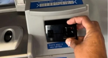 Indivíduo furta cartão de cliente em agência bancária e gasta quase R$ 8 mil em compras; em Patos de Minas