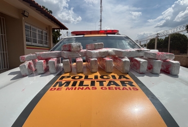Coromandel - Jovem de 22 anos é presa com 19 barras de maconha em ônibus na MG-188