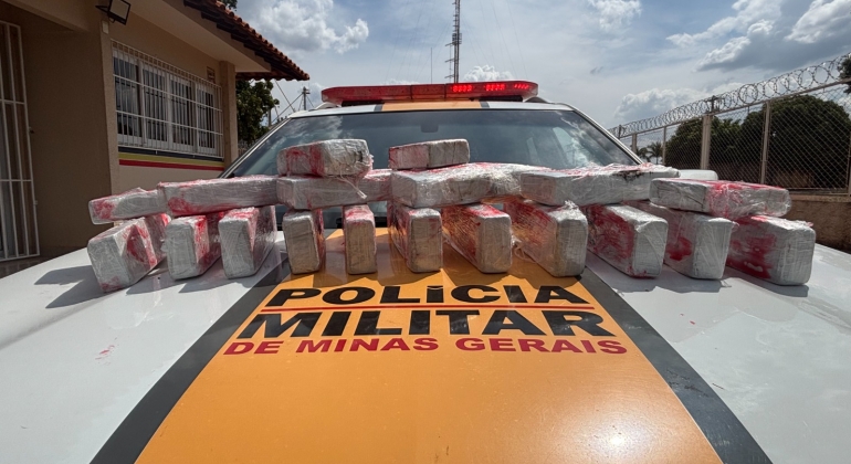 Coromandel - Jovem de 22 anos é presa com 19 barras de maconha em ônibus na MG-188
