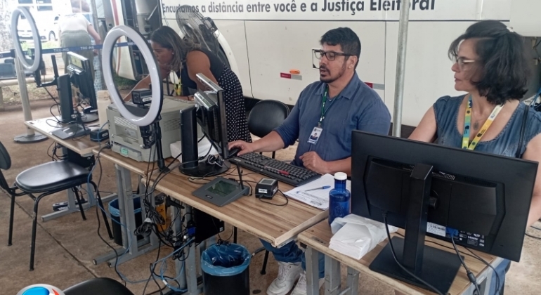 Eleitores mineiros podem ser atendidos em qualquer cartório eleitoral de Minas Gerais Eleitores mineiros podem ser atendidos em qualquer cartório eleitoral de Minas Gerais