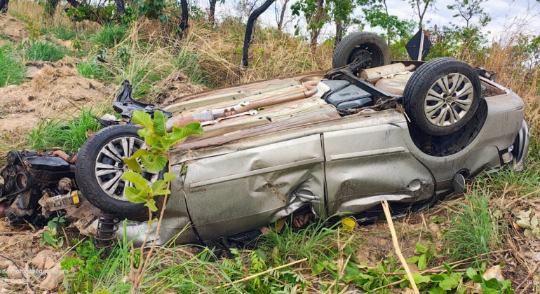 Dois homens morrem em capotamento de veículo na MG-190, entre Monte Carmelo e Abadia dos Dourados Dois homens morrem em capotamento de veículo na MG-190, entre Monte Carmelo e Abadia dos Dourados