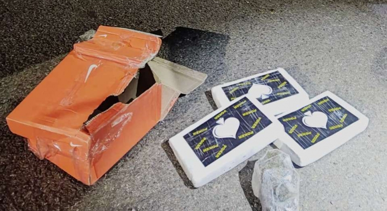 PRF de Patos de Minas prende passageiro de ônibus com grande quantidade de cocaína na BR-365