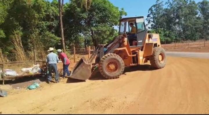 Compreensão - Prefeitura de Lagoa Formosa pede que população da zona rural use corretamente as lixeiras às margens das estradas vicinais  Compreensão - Prefeitura de Lagoa Formosa pede que população da zona rural use corretamente as lixeiras às margens das estradas vicinais