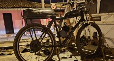 Carmo do Paranaíba – Polícia Militar apreende bicicleta motorizada artesanalmente em desacordo com a lei
