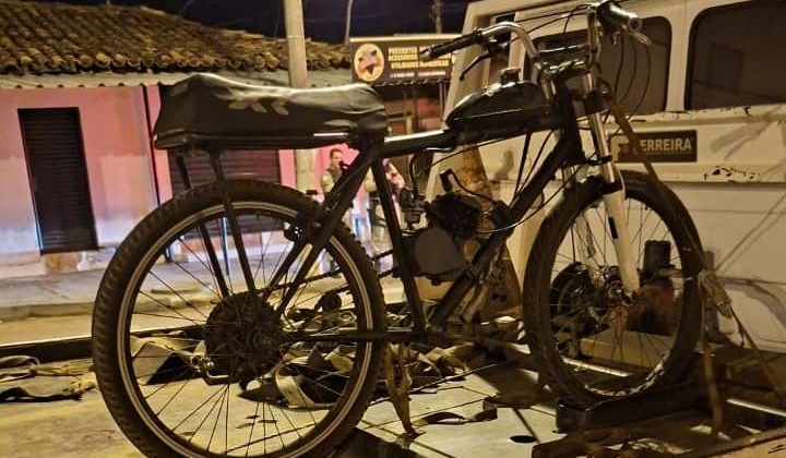 Carmo do Paranaíba – Polícia Militar apreende bicicleta motorizada artesanalmente em desacordo com a lei Carmo do Paranaíba – Polícia Militar apreende bicicleta motorizada artesanalmente em desacordo com a lei