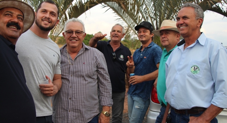 Lagoa Formosa - Fazendeiros fazem churrasco para comemorar asfaltamento do “Morro do Sapé”