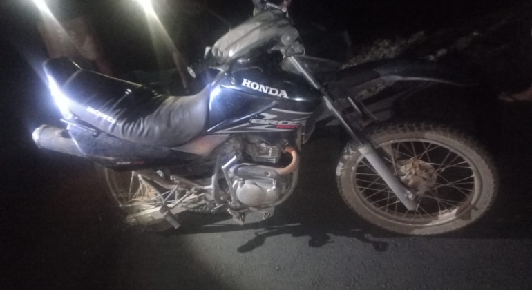 Dois motociclistas ficam feridos em colisão traseira ocorrida na BR-146; em Patos de Minas Dois motociclistas ficam feridos em colisão traseira ocorrida na BR-146; em Patos de Minas