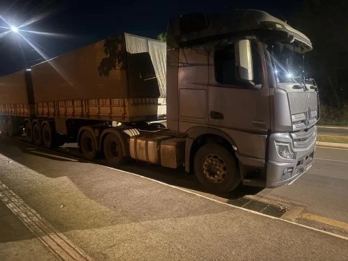 PM de Patrocínio recupera carreta com 62 toneladas de milho obtidas em golpe de estelionato