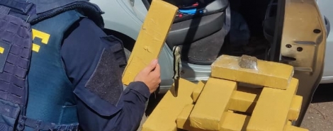 Casal que viajava com filho de 4 anos é preso pela PRF de Patos de Minas transportando grande quantidade de maconha 