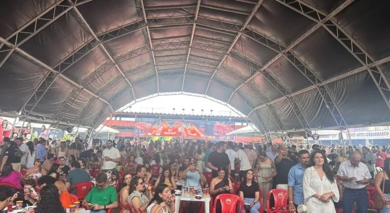 3º edição da Oinc Fest reúne multidão de pessoas e reforça solidariedade em prol da Santa Casa de Misericórdia de Patos de Minas 