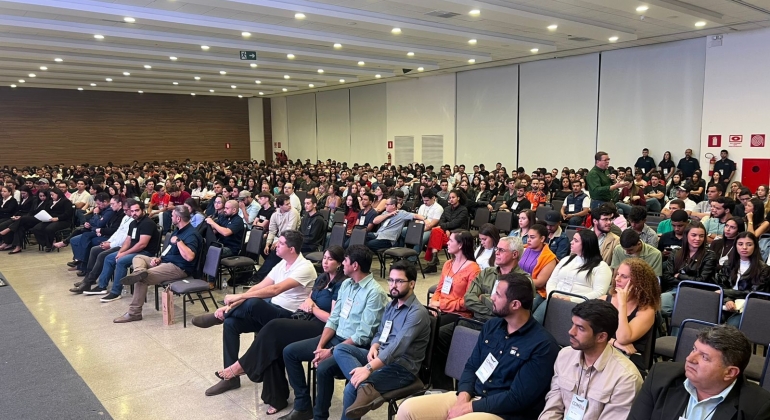 COMEIA 2025 inicia atividades com palestra sobre liderança e reflexões sobre a agropecuária digital