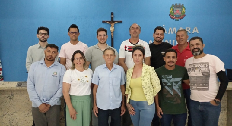 Procurador do município de Lagoa Formosa faz reunião com vereadores para mostrar dados e recomendações do Ministério Público sobre o Canil 