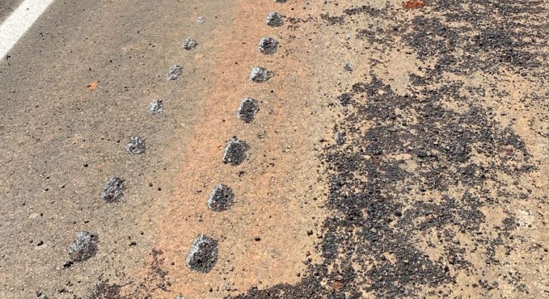 Asfalto recém colocado no Morro do Sapezinho em Lagoa Formosa é danificado pela segunda vez em poucos dias e ato pode ter sido criminoso 