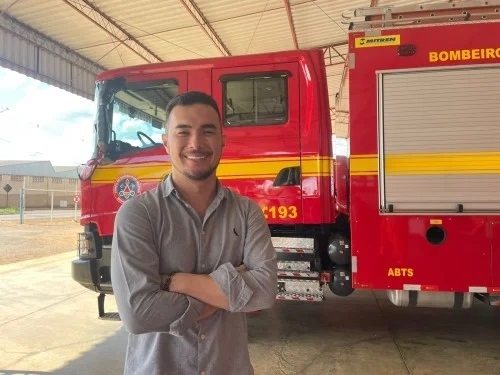 Deputado Federal Pedro Aihara entrega novo caminhão ao Corpo de Bombeiros de Patos de Minas