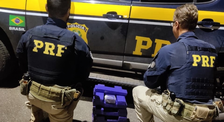 PRF apreende 20 tabletes de maconha na BR-365 em Patos de Minas; após perseguição a veículo 